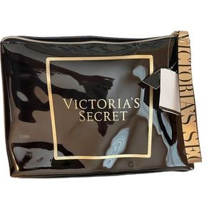 🌼NWT 🌼Victoria’s Secret pouch with wristlet